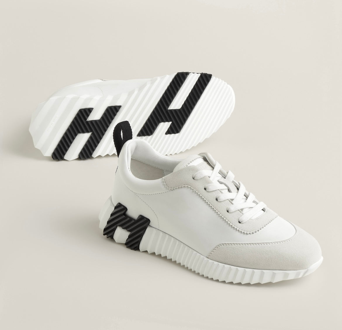 Sneakers Bouncing